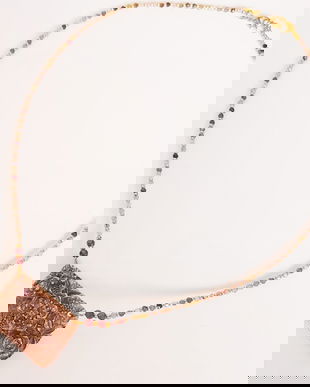 colier de autor, cu pandantiv vintage reversibil, din bronz auriu, cu motiv floral si un granat si un colier din cristale biconice din turmalina si margele japoneze aurii
