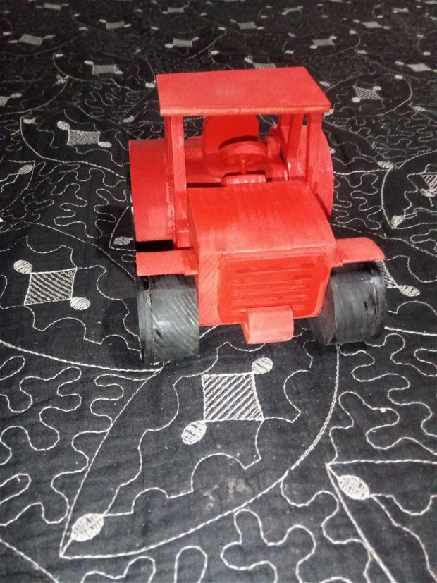 tractor rosu