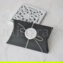 Cutiuta pillow neagra cu sigiliu de ceara