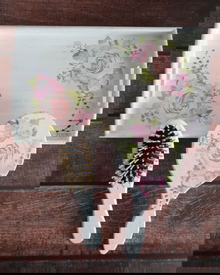 Set gatitul miresei flori roz, set mireasa flori roz, perie si oglinda mireasa, tava gatitul miresei flori roz, set nunta roz