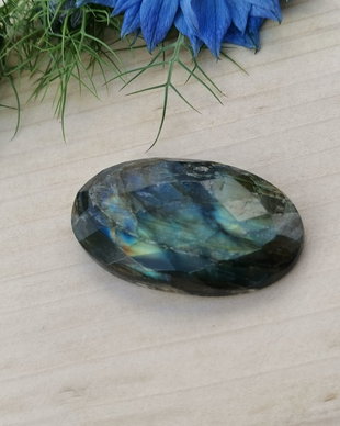 Cabochon labradorit fatetat (12a)