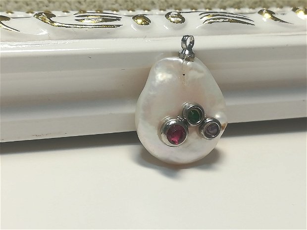 Pandantiv perla cu 3 pietre semipretioase