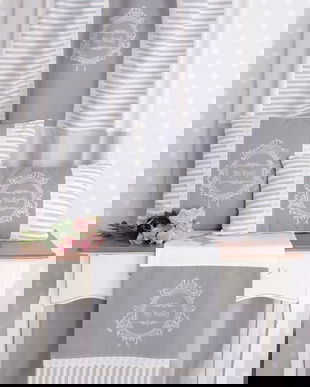 Perdeluta nostalgica alb cu gri