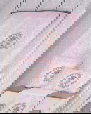 Perdeluta nostalgica cu o doamna