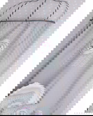 Perdeluta nostalgica cu trandafiri