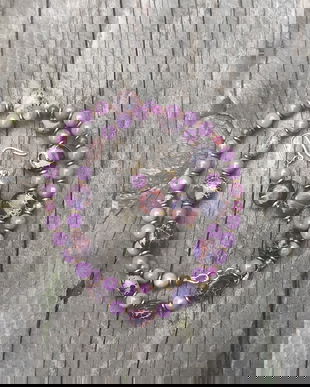 Set de bijuterii compus din colier și cercei din regalit violet, muscovit și hematit electroplacat