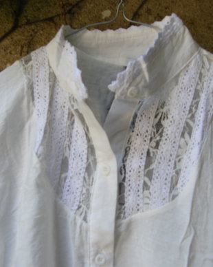 Noua-Bluza batist cu dantela  S