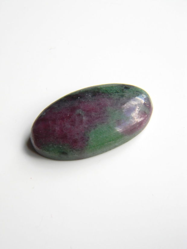 Caboson ruby zoisite (AV2)