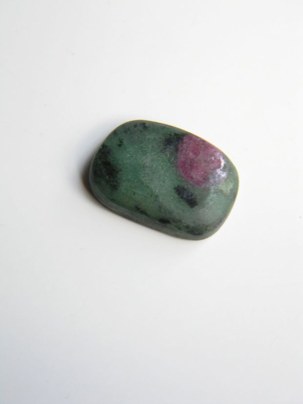 Caboson ruby zoisite (AV3)