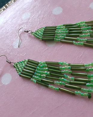cercei lungi , franjuri din margele de nisip - verde