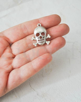 Charm skull