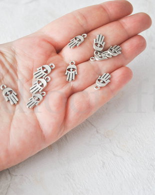 Charm mana lui Hamsa