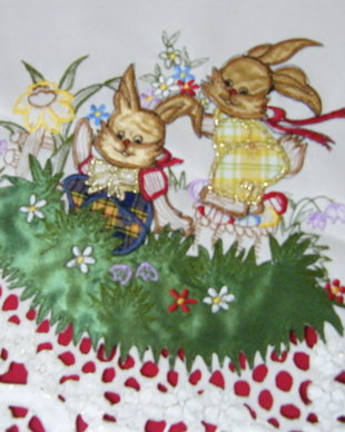 Mileu cu aplicatii si broderie