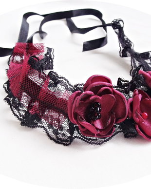 chocker dantela tul si trandafiri burgund