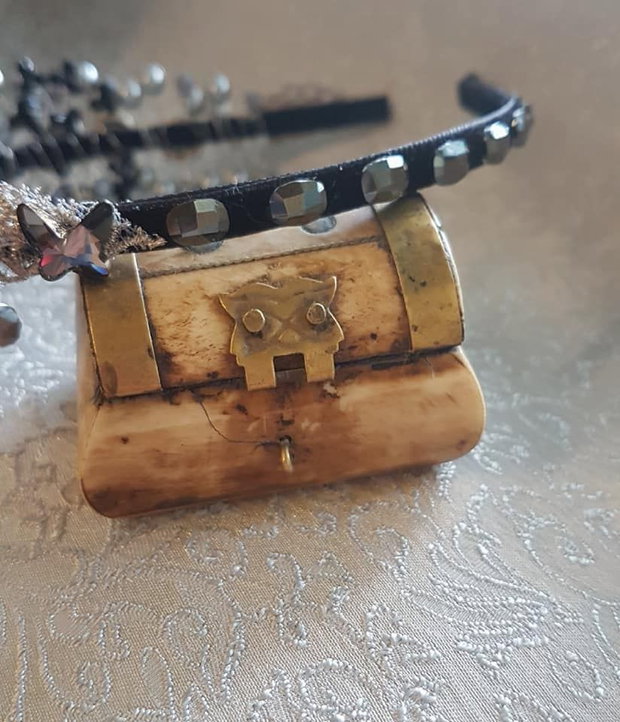 Bentita sarma argintata , cristale swarovski , perle shell