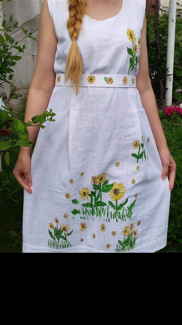 Rochie pictata manual cu floarea-soarelui