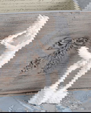 Statueta din rasini cu un satir