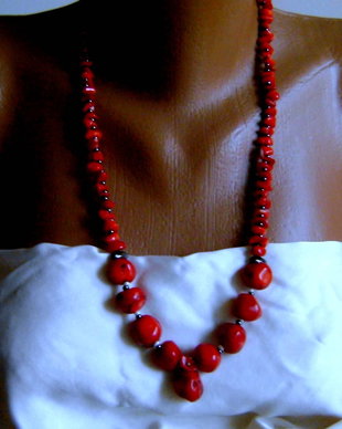 BlackFriday Today ! Colier splendid , compus din coral natural rosu inchis, sange de taur !