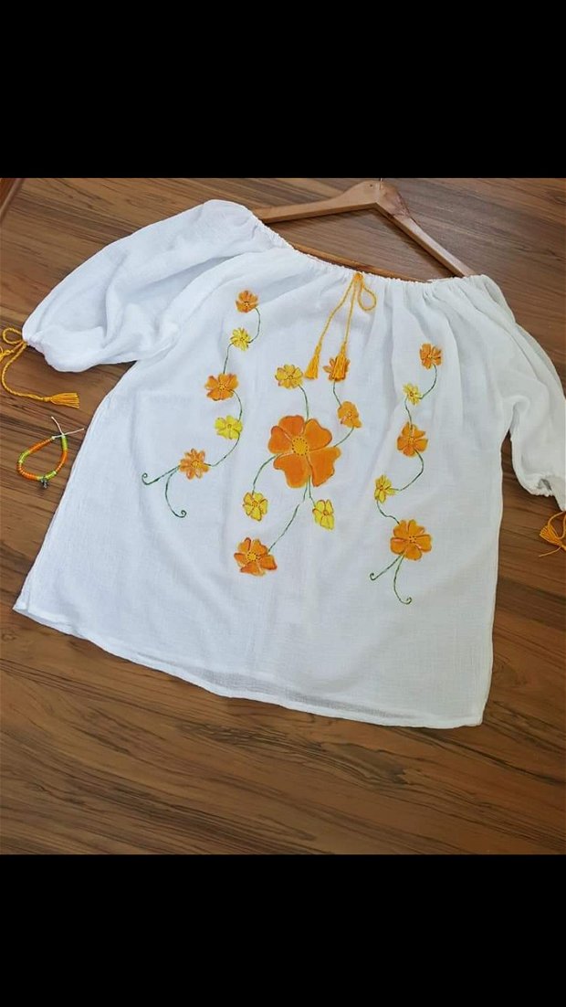 Bluza tip ie pictata manual cu floricele galbene si portocalii