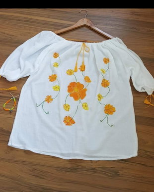 Bluza tip ie pictata manual cu floricele galbene si portocalii