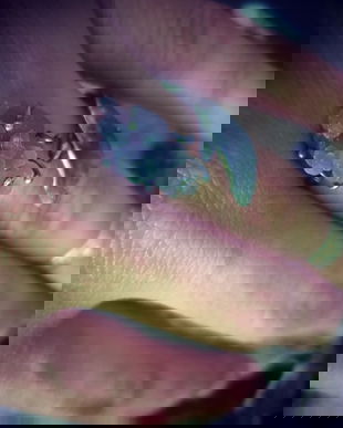 Inel reglabil din argint 925 cu textura de ciocan, partial oxidat si piatra bruta de agata strugure - calcedonie botryoidal