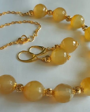 Agate galbene