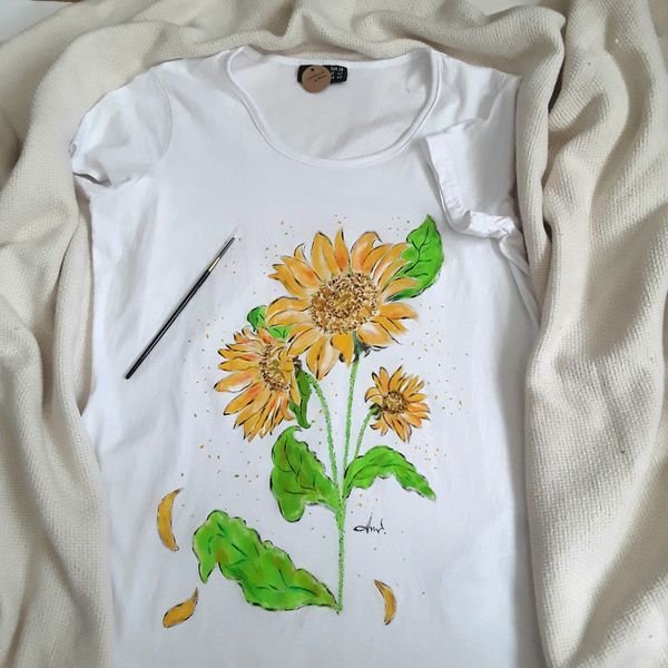 Tricou pictat manual floarea soarelui
