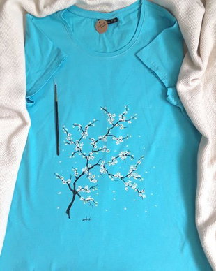 Tricou bleu pictat manual