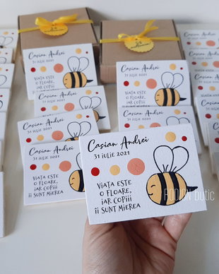 Marturii cu magnet albinuta personalizate pictate manual