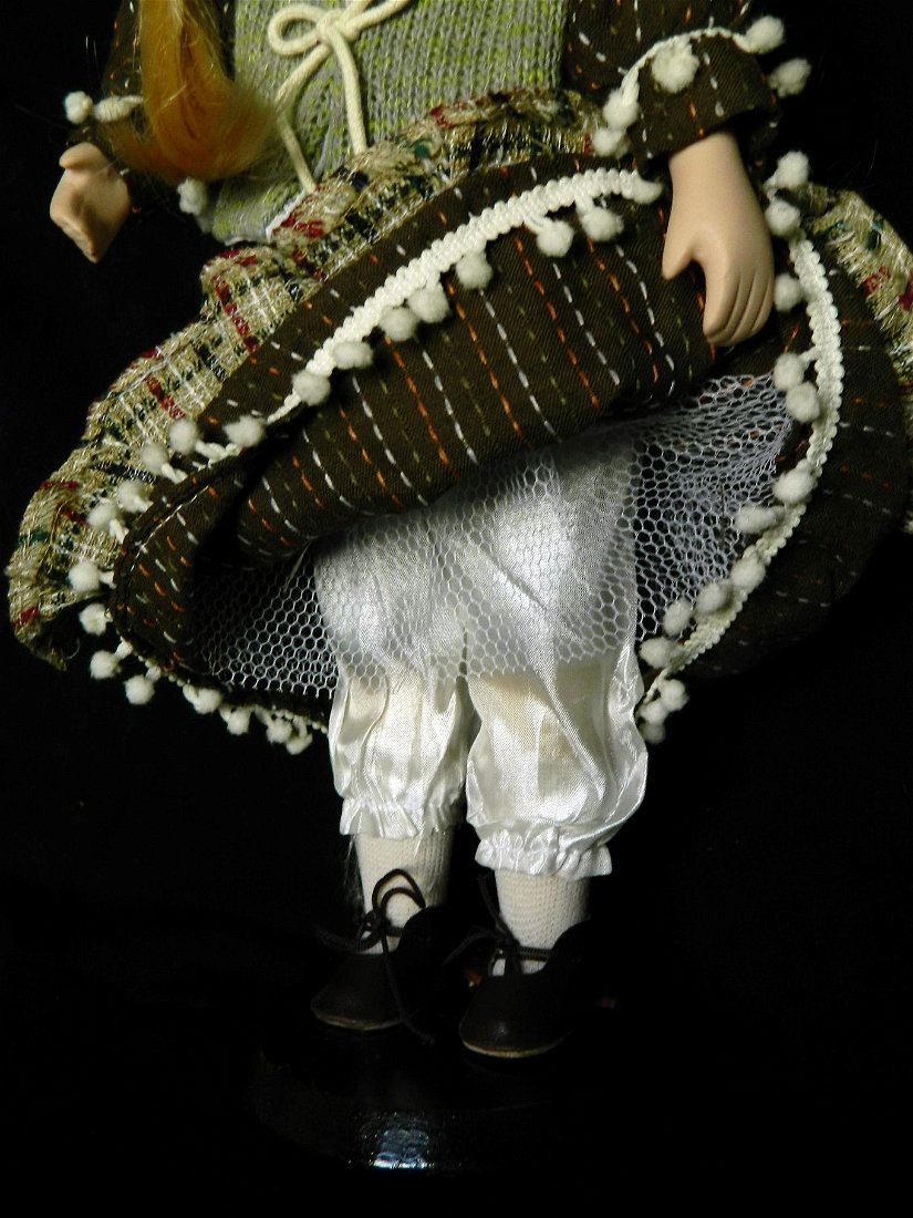 Porcelain Doll (252)