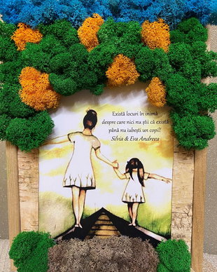 Tablou mama-fiica/ fiu , decorat cu licheni stabilizati