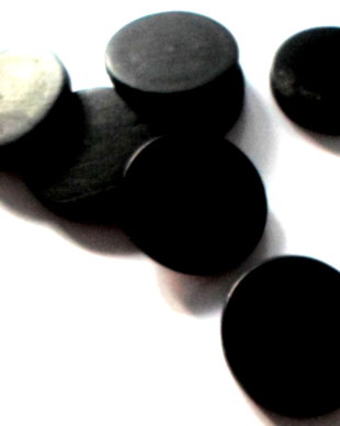 Margele plastic banut negru