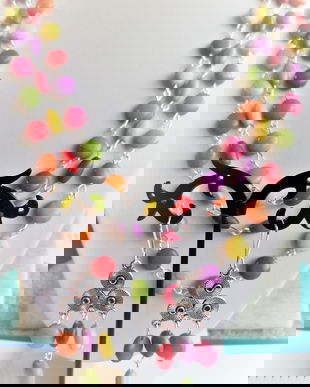 Set bijuterii handmade din margele de howlit multicolore si distantiere metalice din aliaj tibetan