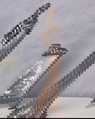 Statueta cu o mireasa cu voal