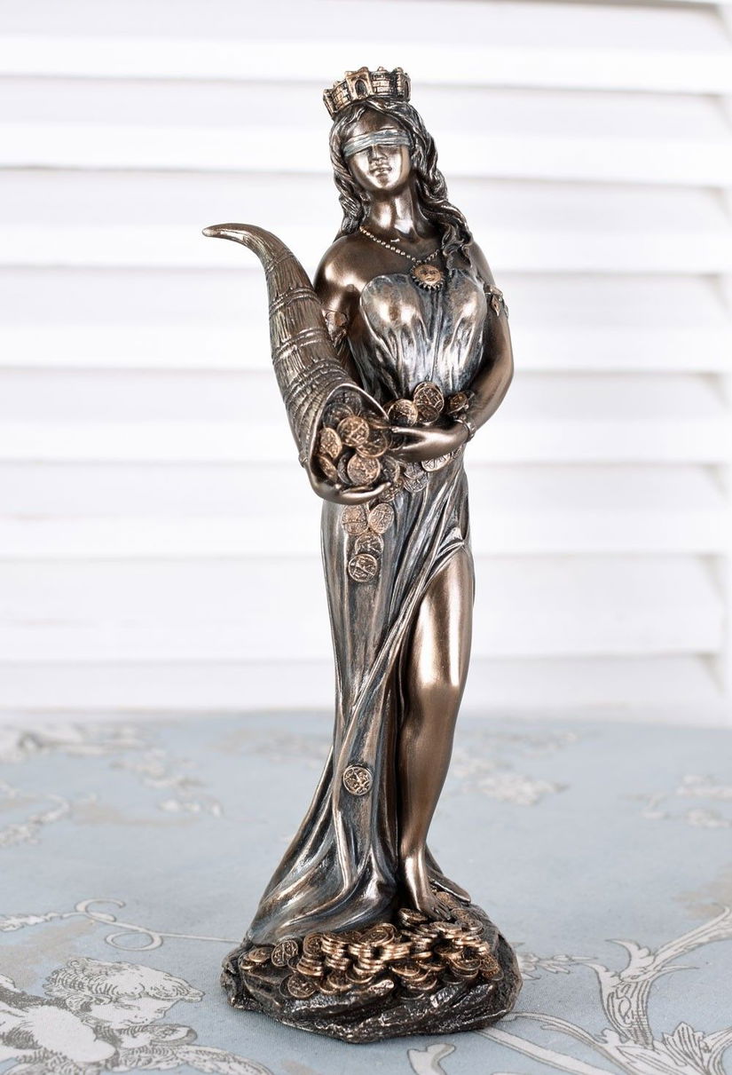 Statueta mare cu Zeita Fortuna