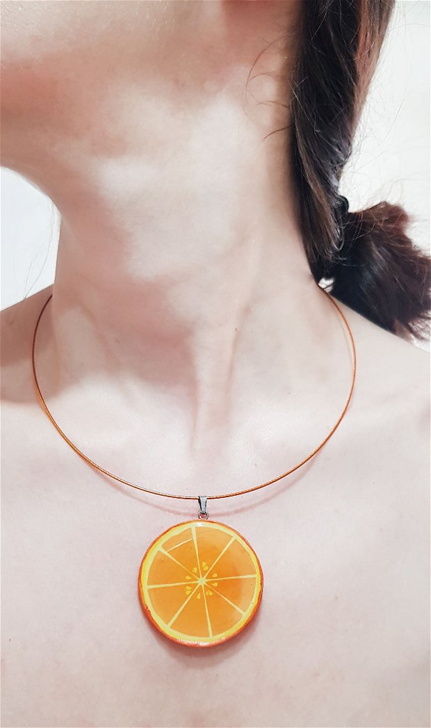 Colier "Pretty orange" din rasina si lut polimeric