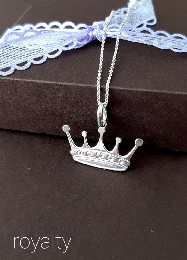 Colier din argint cu medalion coroniță/coroană/tiara