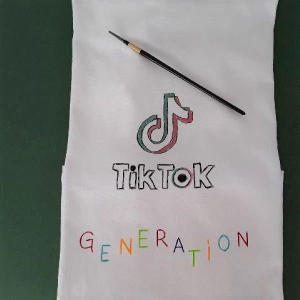 Tricou pentru copii pictat manual Tik tok
