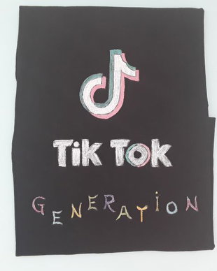 Tricou pictat manual tik tok