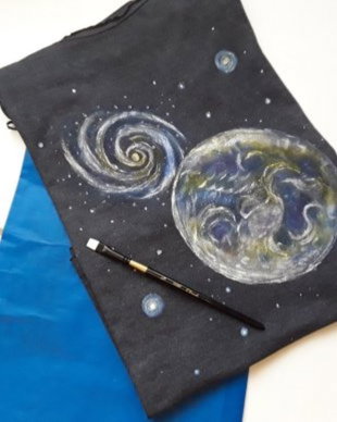 Tricou pictat manual Galaxy