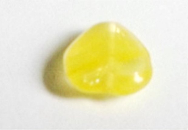 Margele sticla inima galben deschis semitransparent 10 mm
