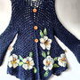 Cardigan croșetat cu margarete impaslite