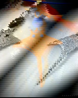 pandantiv de autor, in formă de pisică de mare, din bronz auriu cu cristale Swarovski si lapis