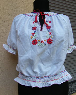 Bluza cu broderie  S