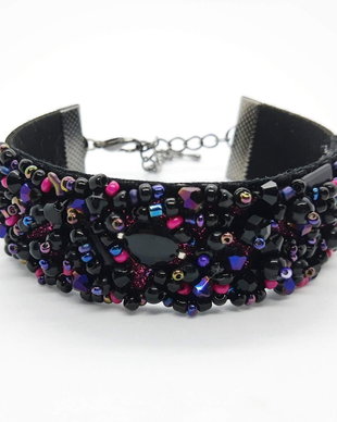 Bratara cu pietre negre, roz, fucsia, mov metalizat