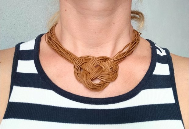 Colier Knot