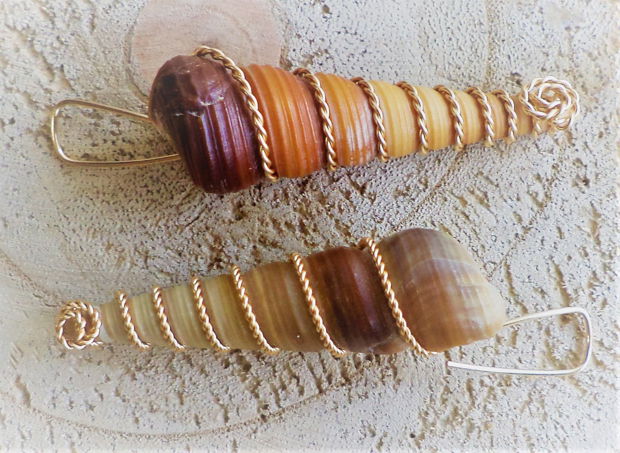 Cercei handmade din cochilie de melc de apa si sarma  - the golden snail