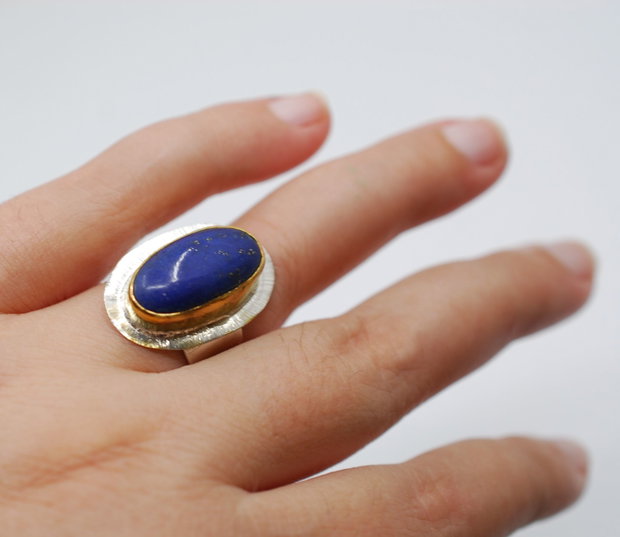 Inel din argint şi lapis cabochon, placat selectiv cu aur
