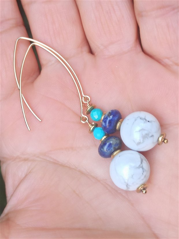 Set de bijuterii  compus din colier, bratara și cercei din howlite alb, lapis lazuli, turcoazsi hematit electroplacat