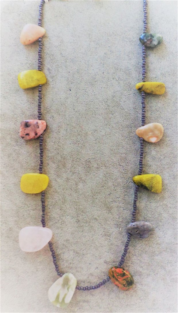 Colier handmade cu un mix de pietre semipretioase si margele de nisip/colier talisman/UNICAT